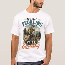 Oude Man Fietst Nog Steeds, Nog Steeds Glimlachend T-shirt