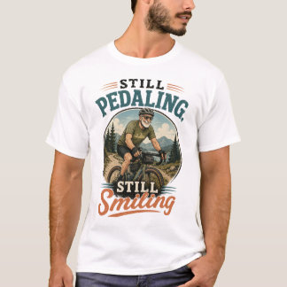 Oude Man Fietst Nog Steeds, Nog Steeds Glimlachend T-shirt