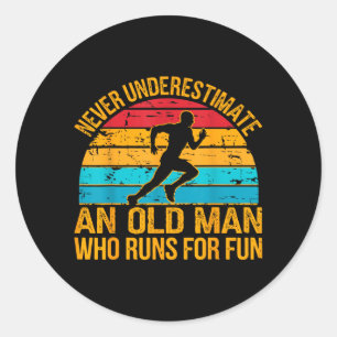 Oude man hardlopen humor fitnessliefhebber grappig ronde sticker