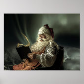 Oude Man kerstman die zijn lijst leest Poster (Voorkant)