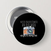 Oude man met een camera ronde button 7,6 cm (Voorkant /achterkant)