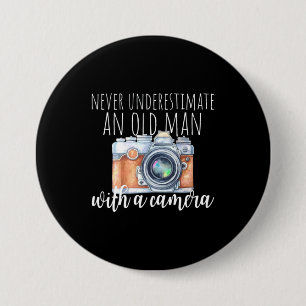 Oude man met een camera ronde button 7,6 cm