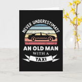 Oude man met een taxi Grappige autocadeau vader Kaart (Gele Bloem)