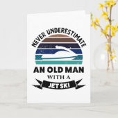 Oude man met jetski, grappig cadeau voor vaders di kaart (Gele Bloem)