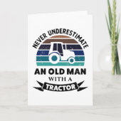 Oude man met tractor Grappig boerderijgeschenk voo Kaart (Voorkant)