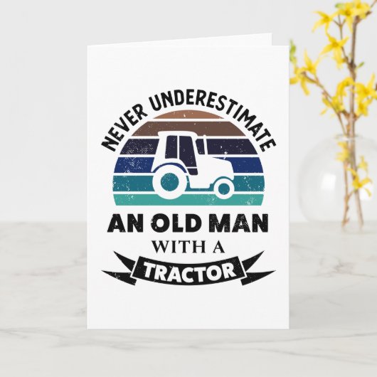 Oude man met tractor Grappig boerderijgeschenk voo Kaart (Gele Bloem)