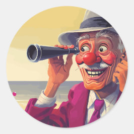Oude man met verrekijker op het strand, grappig ronde sticker
