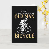 Oude man op een fiets Grappig fietscadeau Kaart (Gele Bloem)