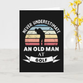 Oude man op golf grappig golf cadeau vader kaart (Gele Bloem)
