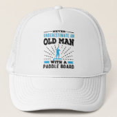 Oude Man Paddleboarding Cadeau Trucker Pet (Voorkant)