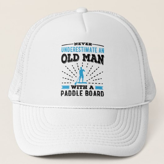 Oude Man Paddleboarding Cadeau Trucker Pet (Voorkant)