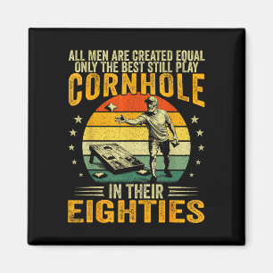 Oude mannen spelen cornhole in 80s grappige bean b magneet