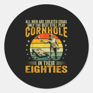 Oude mannen spelen cornhole in 80s grappige bean b ronde sticker