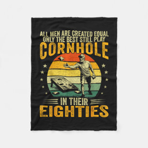 Oude mannen spelen cornhole in 80s grappige zakjes fleece deken