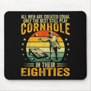 Oude mannen spelen cornhole in jaren 80 grappige b muismat