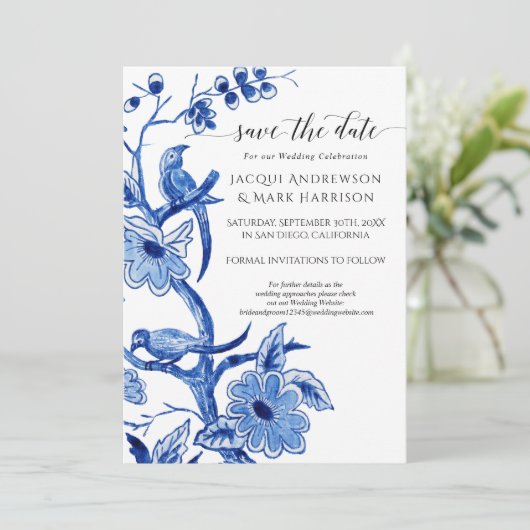 Oude marineblauw-witte chinoiserie bloemenprint save the date (Staand voorkant)
