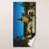 Oude middeleeuwse brug 's nachts in Neurenberg Badhanddoek (Badhanddoek)