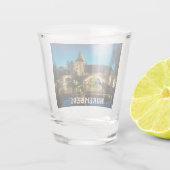 Oude middeleeuwse brug 's nachts in Neurenberg Shot Glas (Achterkant)