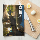 Oude middeleeuwse brug 's nachts in Neurenberg Theedoek (Quarter Fold)