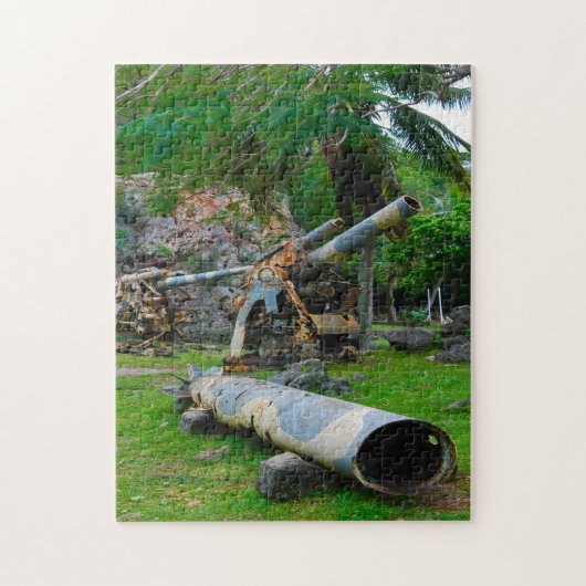 Oude militaire artillerie. Saipan Mariana eilanden Legpuzzel (Verticaal)