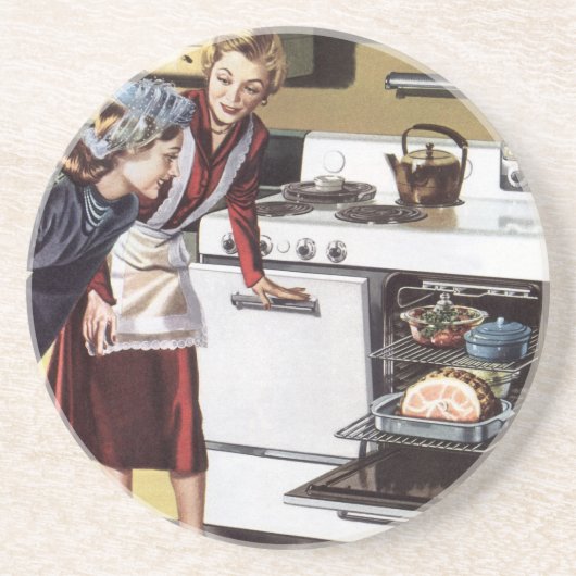 Oude moeder in de keuken die een paasham kookt zandsteen onderzetter (Voorkant)