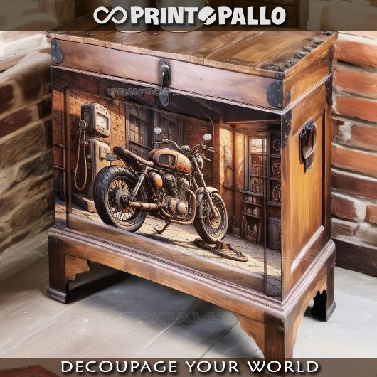 Oude motor geparkeerd in een  garage tissuepapier