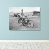 Oude motorfiets met koplicht over de lantaarn canvas afdruk (Insitu (Houten vloer))