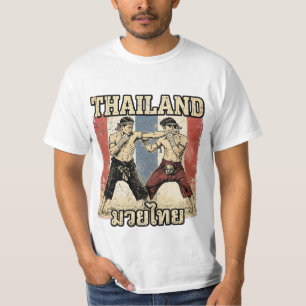 Oude Muay Thai-vechters met achtergrond van de Tha T-shirt