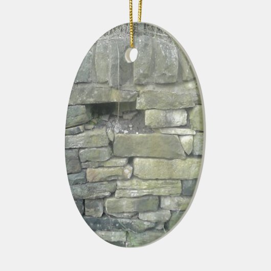 Oude muur, steen, stenen keramisch ornament (Links)