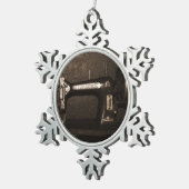Oude  naaimachine tin sneeuwvlok ornament (Rechts)