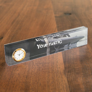 Oude onderzeeër in de sneeuw naambordje