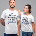 Oude ouderfamilie Afstuderen zwart blauw T-shirt<br><div class="desc">Aangepast afstuderen-shirt met een blauw afstudeerder-pet,  het gezegde "trotse ouder van de afstuderen",  dat gepersonaliseerd kan worden voor moeder,  vader,  bestie,  zus,  broer,  oma,  opa of een andere titel,  het schooljaar,  de afgestudeerde naam,  en de school of het college die ze bezochten.</div>