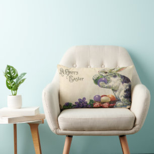 Oude Paashaas met Pasen eieren in een mandje Kussen