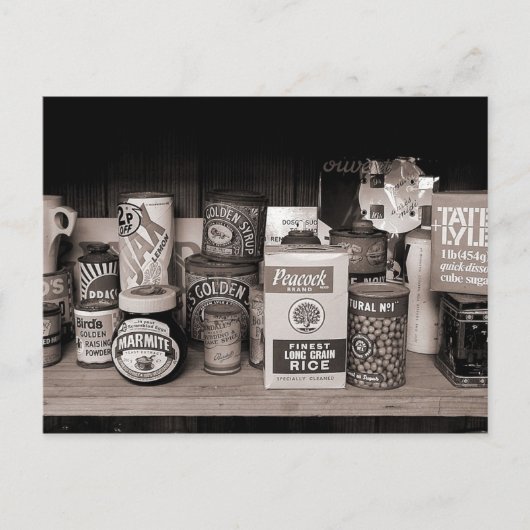 Oude pakketten, dozen en blikken. briefkaart (Voorkant)