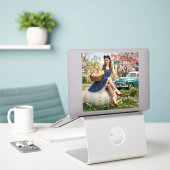 Oude Pasen Pin-Up Sticker | Spring in het Voorjaar (Laptop op bureau)