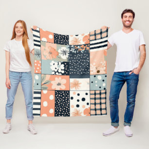 Oude patchwork bloemetjesdeken in zachte pastel ti fleece deken