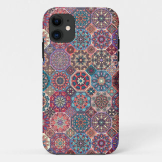 Oude patchwork met bloemrijke mandala-elementen iPhone 11 hoesje