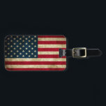 Oude Patriottische Amerikaanse Vlag Bagagelabel<br><div class="desc">Voel je vrij om het ontwerp aan te passen aan je eigen voorkeuren. Je kunt de ontwerp locatie, oriëntatie, achtergrondkleuren en grootte wijzigen. Ook kun je je eigen tekst of slogan toevoegen en de lettertype, locatie en grootte ervan instellen, allemaal om het ultieme persoonlijke geschenk te maken voor jou en...</div>