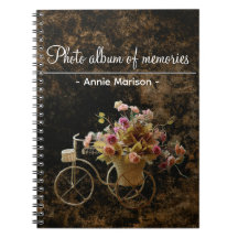 Oude patroonmap met afbeelding van fiets met bloem