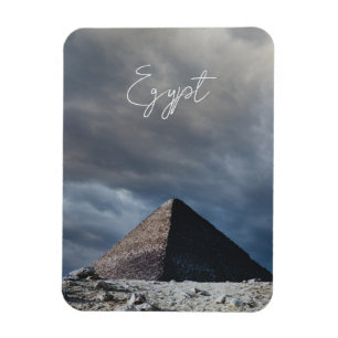 Oude piramide met stormachtige lucht, Egypte Magneet