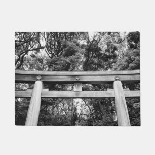 Oude poort bij Meiji Shrine in Yoyogi Park in Toki Deurmat