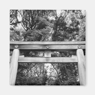 Oude poort bij Meiji Shrine in Yoyogi Park in Toki Magneet