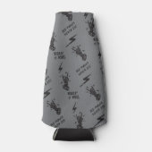 Oude punks sterven nooit skeleton rock op gothic flesjeskoeler (Voorkant)