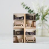 Oude  radio's van 1950 op de schalen briefkaart (Staand voorkant)