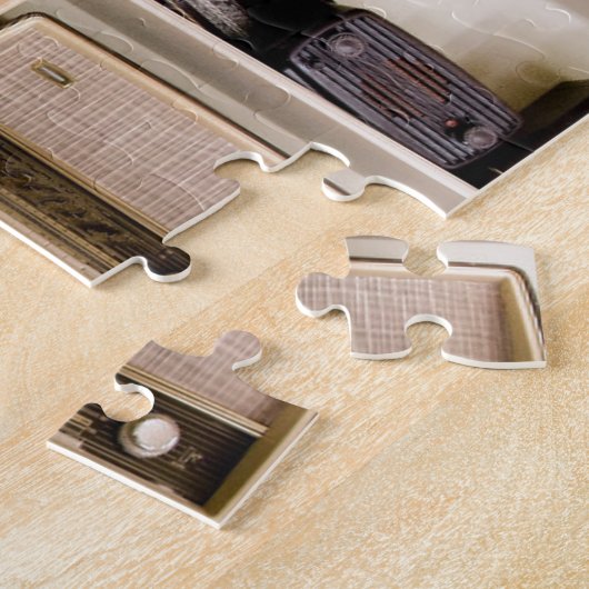 Oude  radio's van 1950 op de schalen legpuzzel (Zijkant)