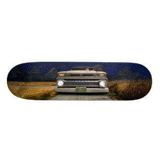 Oude  Rat Rod Pickup Truck Zombie Driver Persoonlijk Skateboard