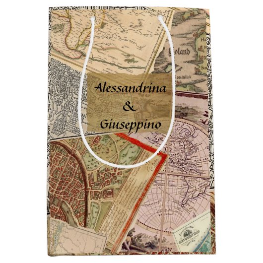 Oude reiskaarten collage, aangepaste namen medium cadeauzakje (Voorkant)