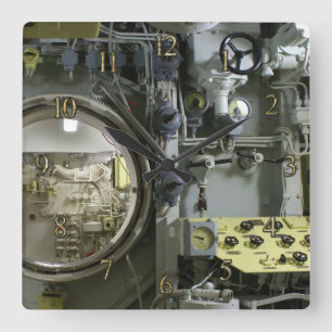 oude retro-onderzeeboot vierkante klok