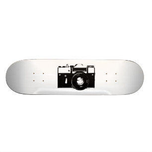 Oude retromonochrome SLR-camera Persoonlijk Skateboard