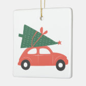 Oude rode auto met kerstboom en eigen naam keramisch ornament (Links)
